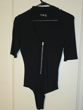 Popular Basics Black Ribbed Zip-Front Bodysuit Large